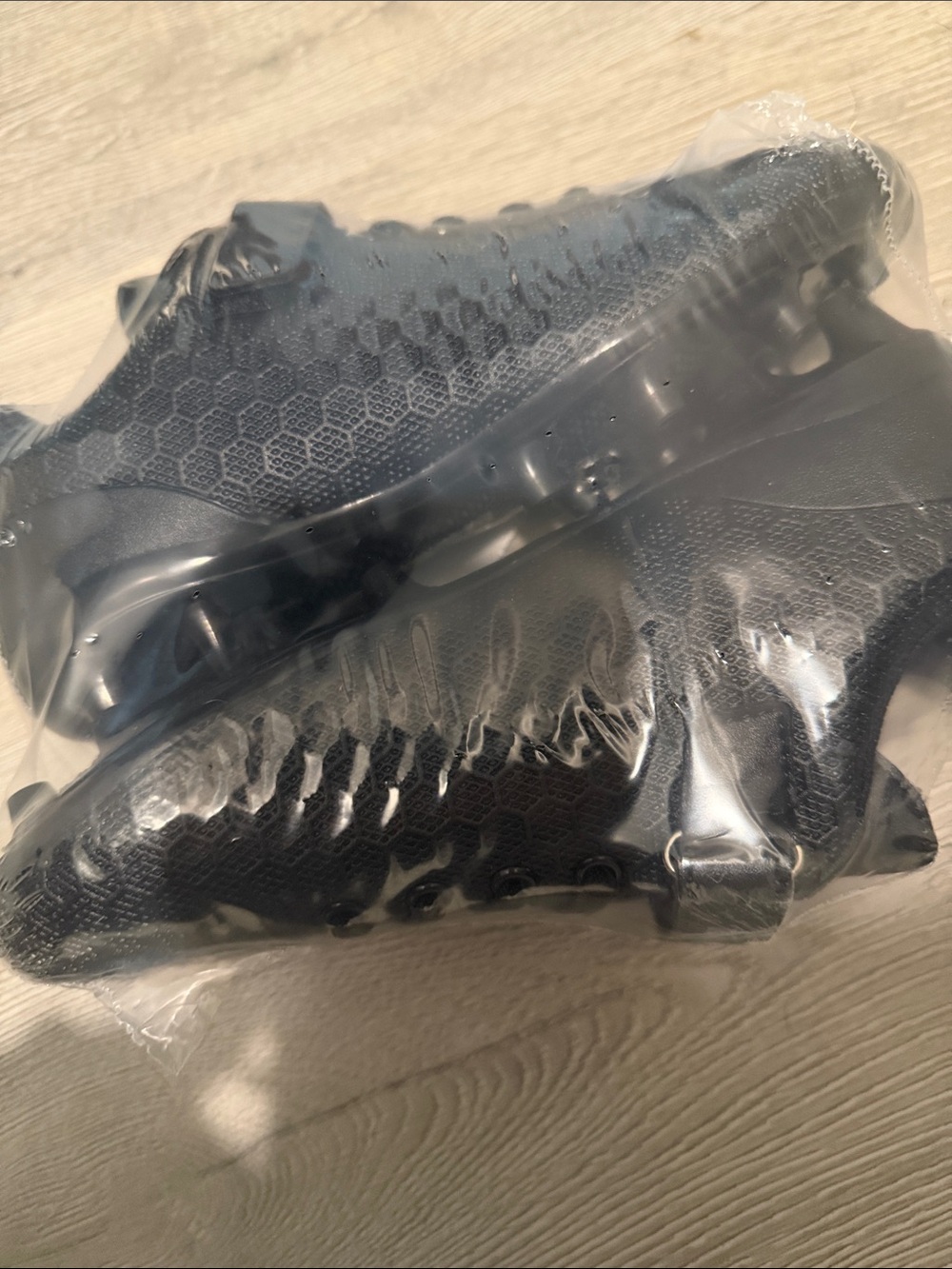 Black Athletic Soccer Cleats - - Picture 3 of 3